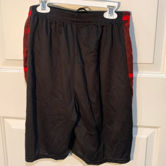 Medium Youth 32-34 athletic shorts, mesh, red and black color - Picture 1 of 2